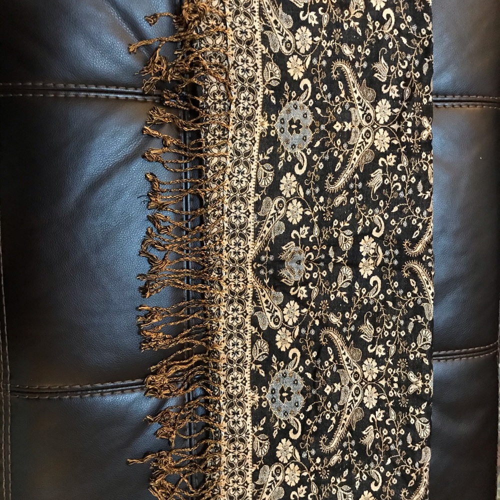 HOST PICK 10/15🎈Gorgeous Scarf - Picture 8 of 8